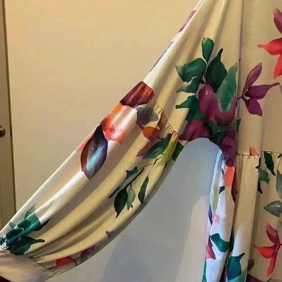 Lovely J Women’s Plus Size floral Top 3/4X - Picture 2 of 4